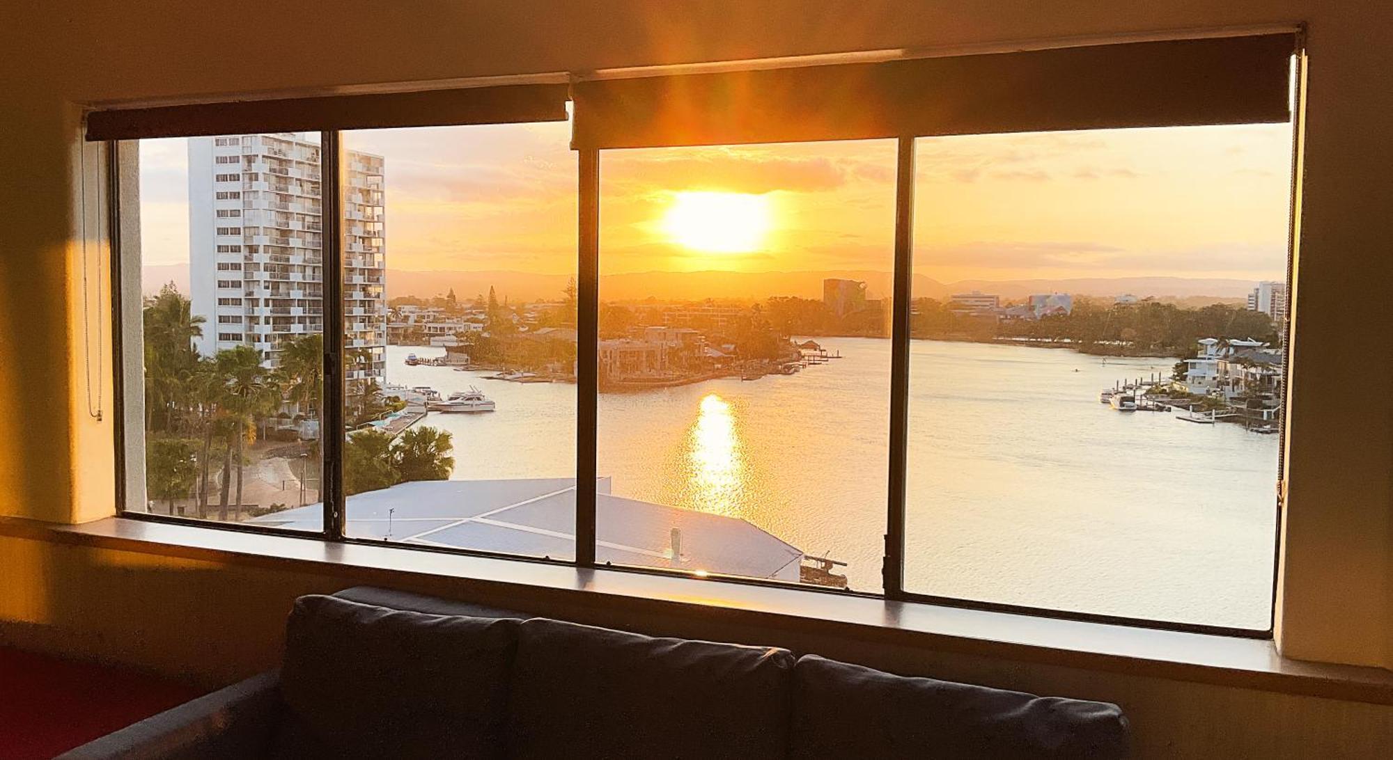Tiki Hotel Apartments Surfers Paradise Gold Coast Dış mekan fotoğraf
