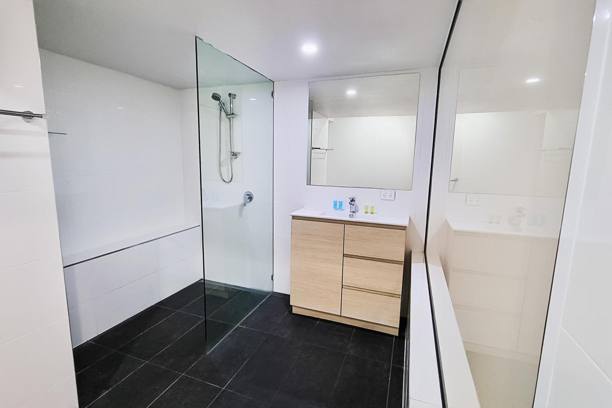 Tiki Hotel Apartments Surfers Paradise Gold Coast Dış mekan fotoğraf