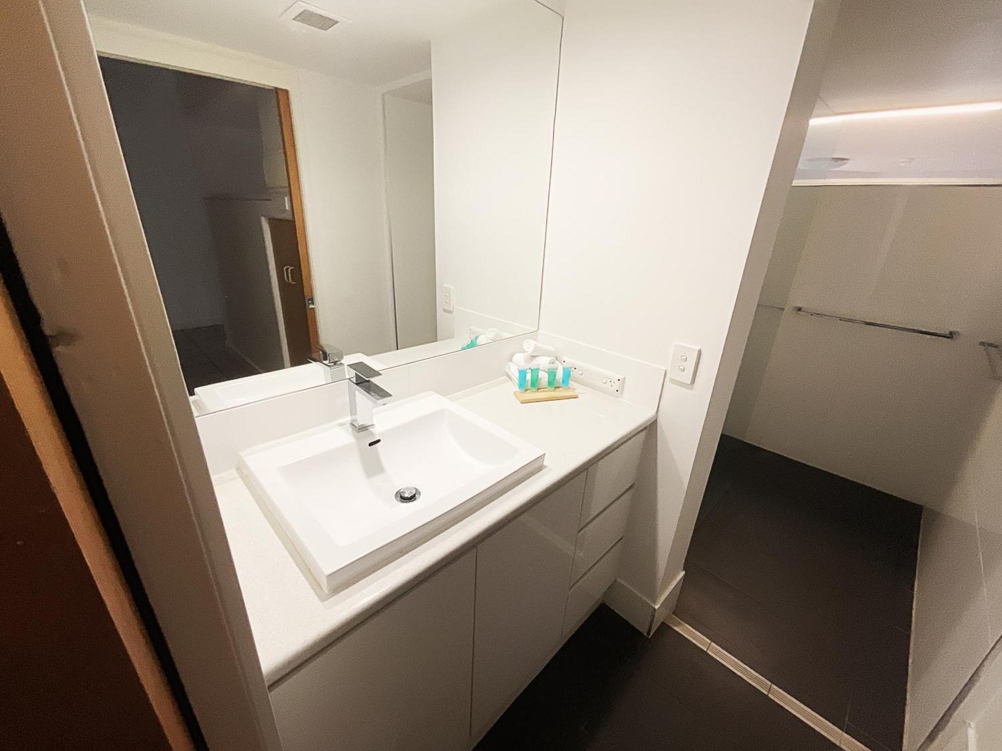 Tiki Hotel Apartments Surfers Paradise Gold Coast Dış mekan fotoğraf