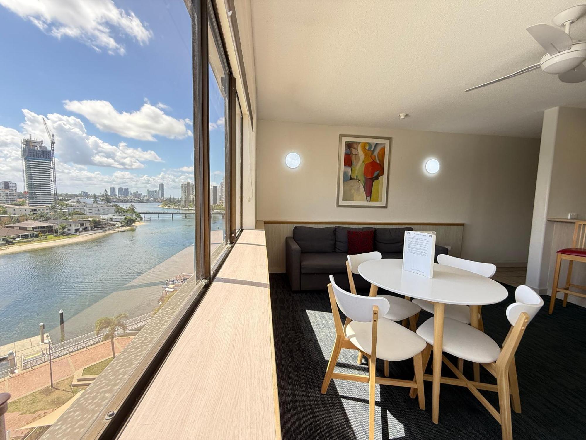 Tiki Hotel Apartments Surfers Paradise Gold Coast Dış mekan fotoğraf