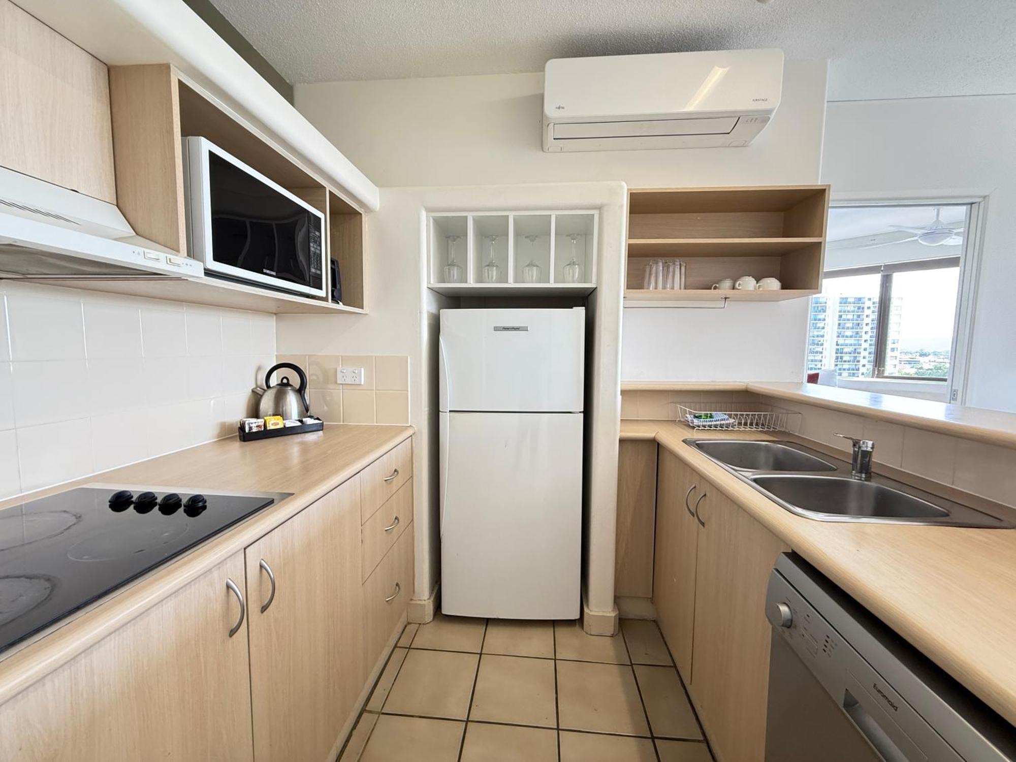 Tiki Hotel Apartments Surfers Paradise Gold Coast Dış mekan fotoğraf
