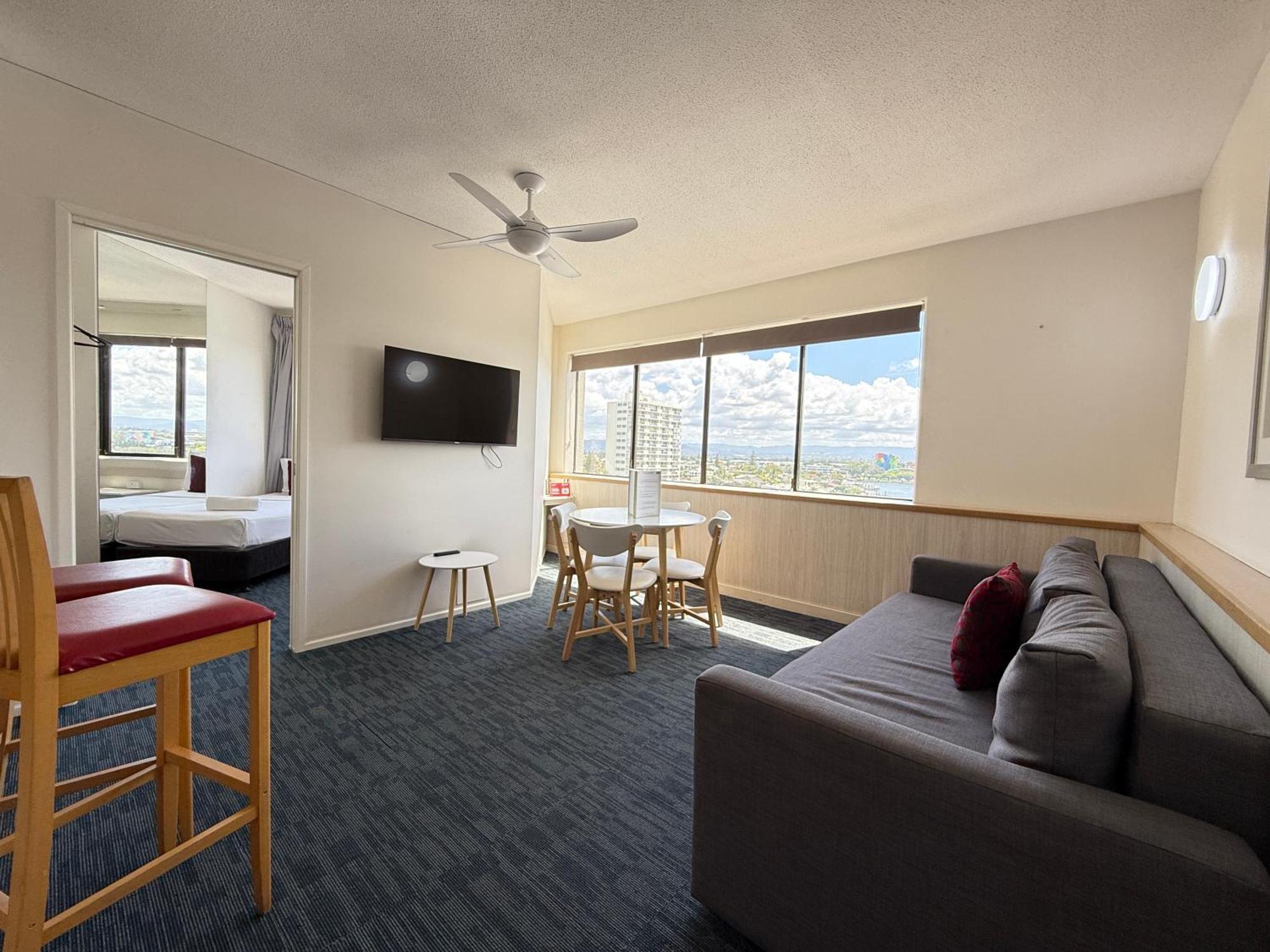 Tiki Hotel Apartments Surfers Paradise Gold Coast Dış mekan fotoğraf