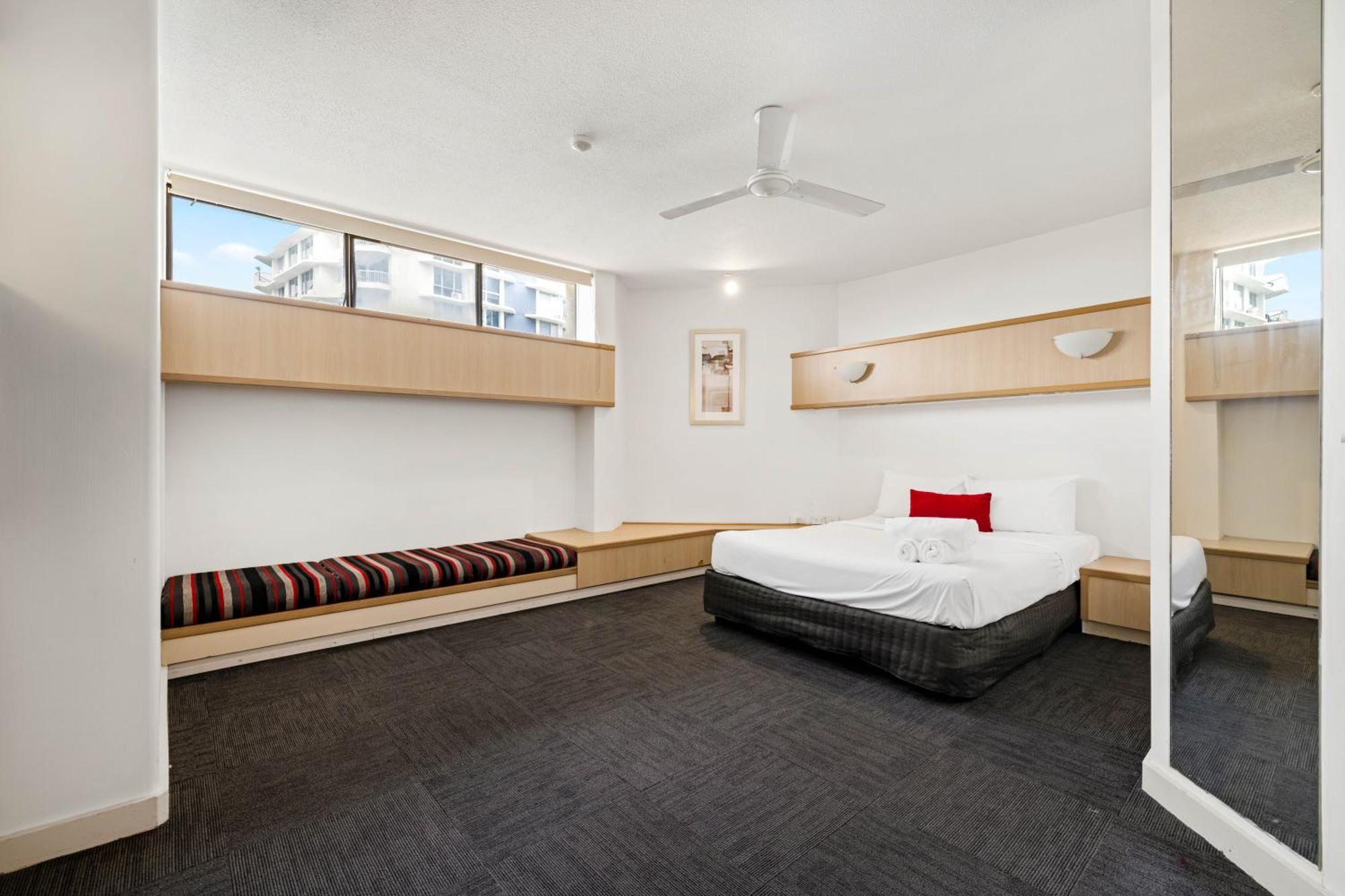Tiki Hotel Apartments Surfers Paradise Gold Coast Dış mekan fotoğraf