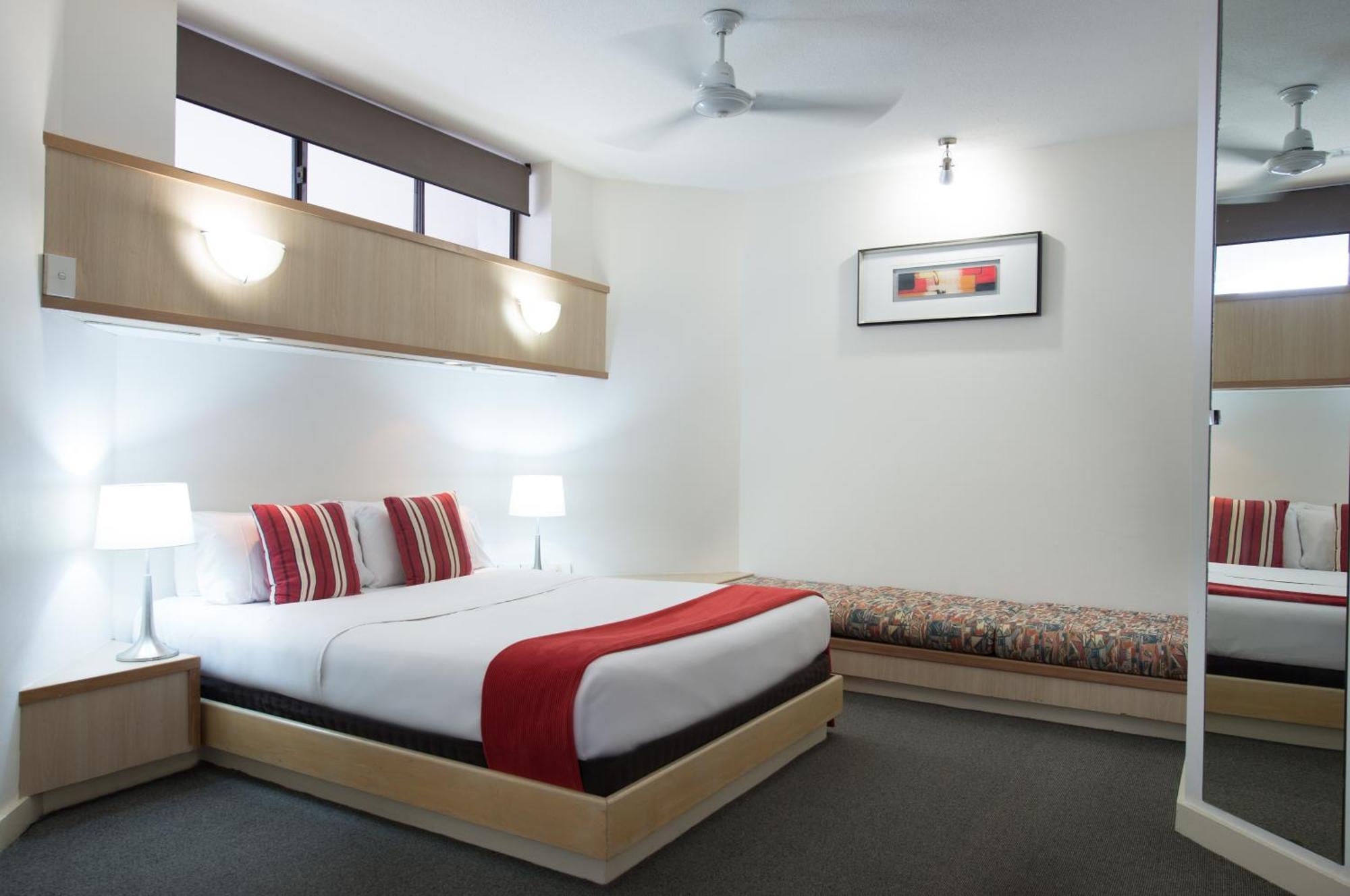 Tiki Hotel Apartments Surfers Paradise Gold Coast Dış mekan fotoğraf