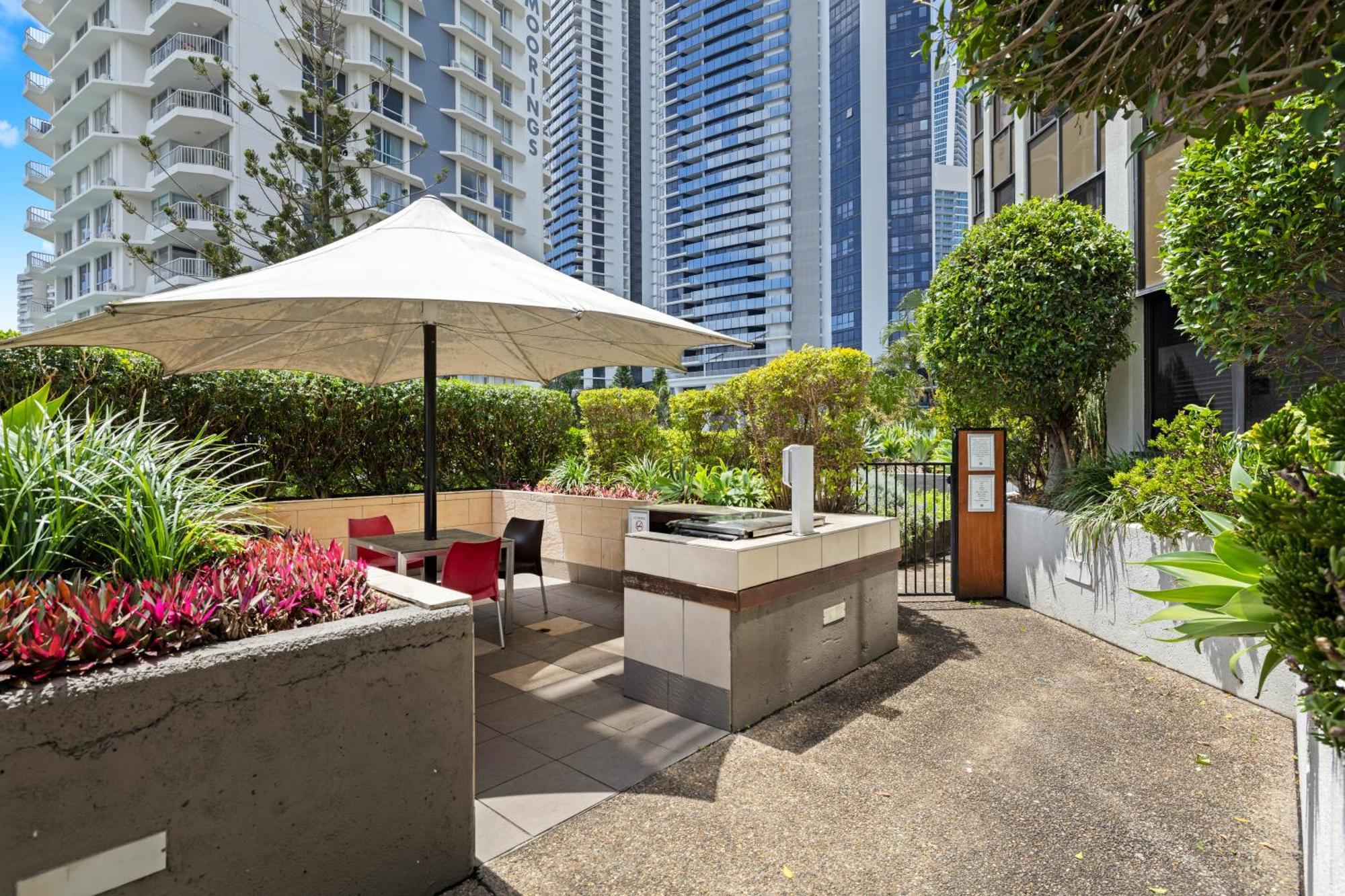 Tiki Hotel Apartments Surfers Paradise Gold Coast Dış mekan fotoğraf
