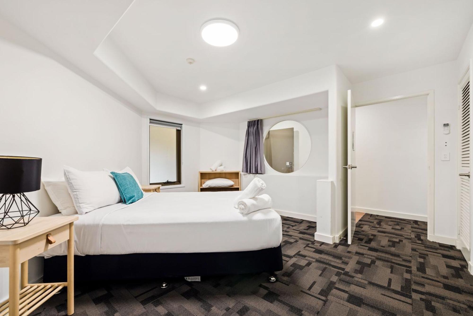 Tiki Hotel Apartments Surfers Paradise Gold Coast Oda fotoğraf