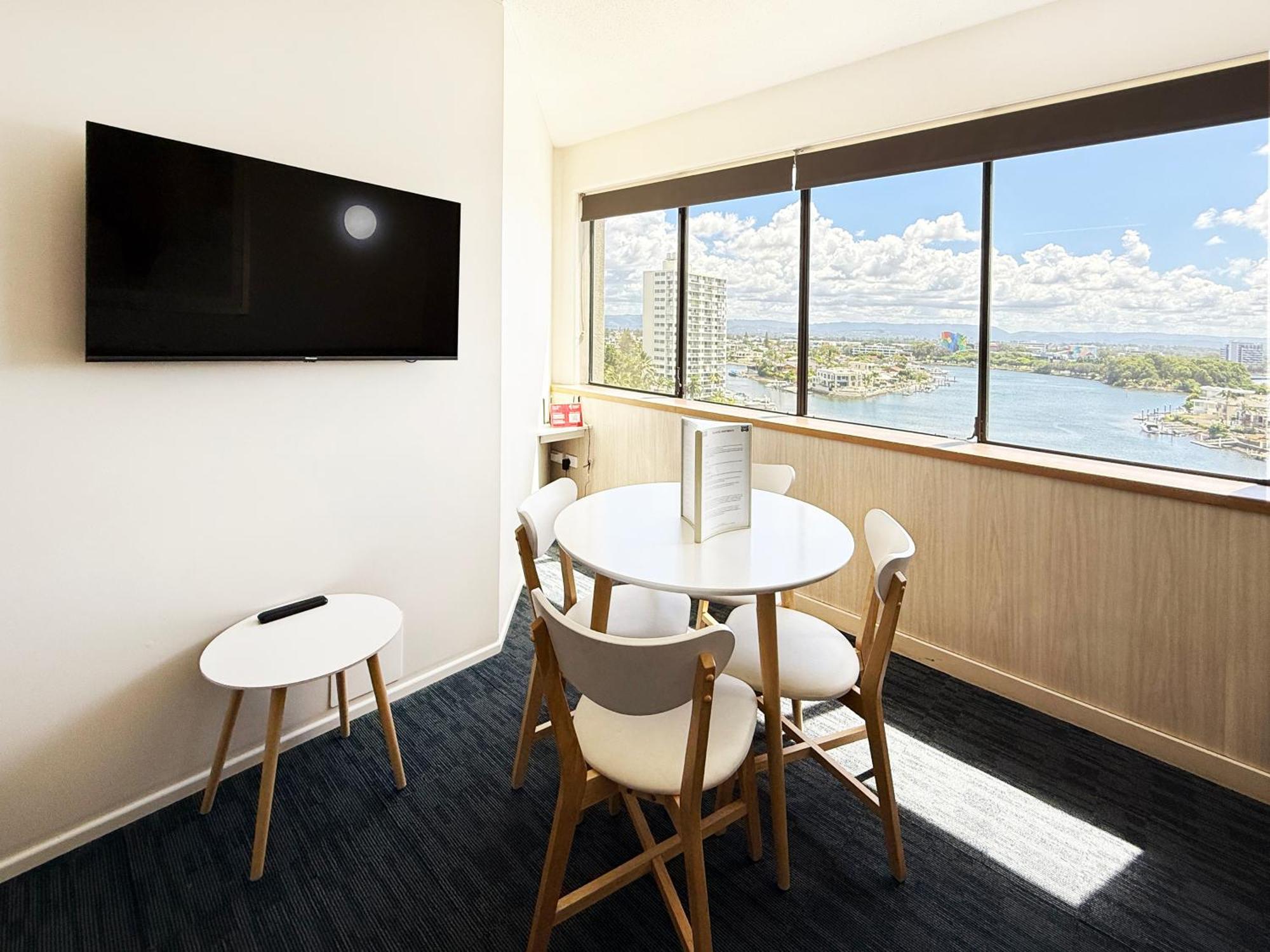 Tiki Hotel Apartments Surfers Paradise Gold Coast Dış mekan fotoğraf