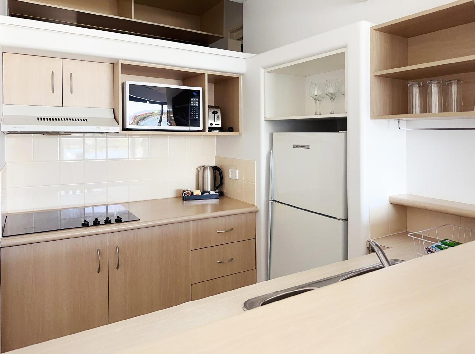 Tiki Hotel Apartments Surfers Paradise Gold Coast Dış mekan fotoğraf