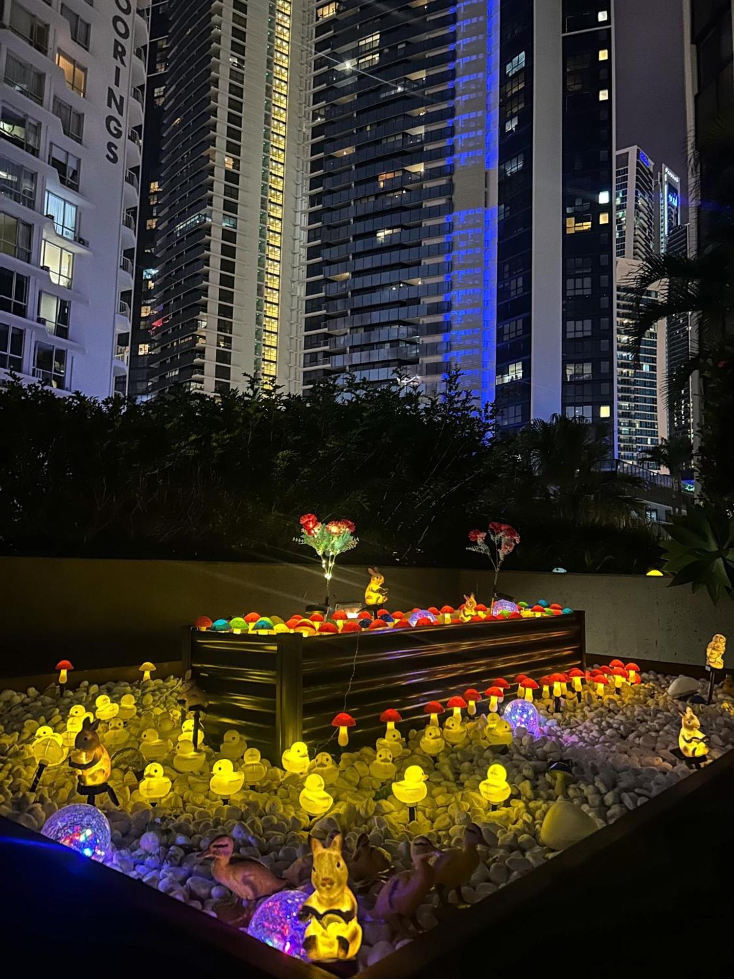 Tiki Hotel Apartments Surfers Paradise Gold Coast Dış mekan fotoğraf