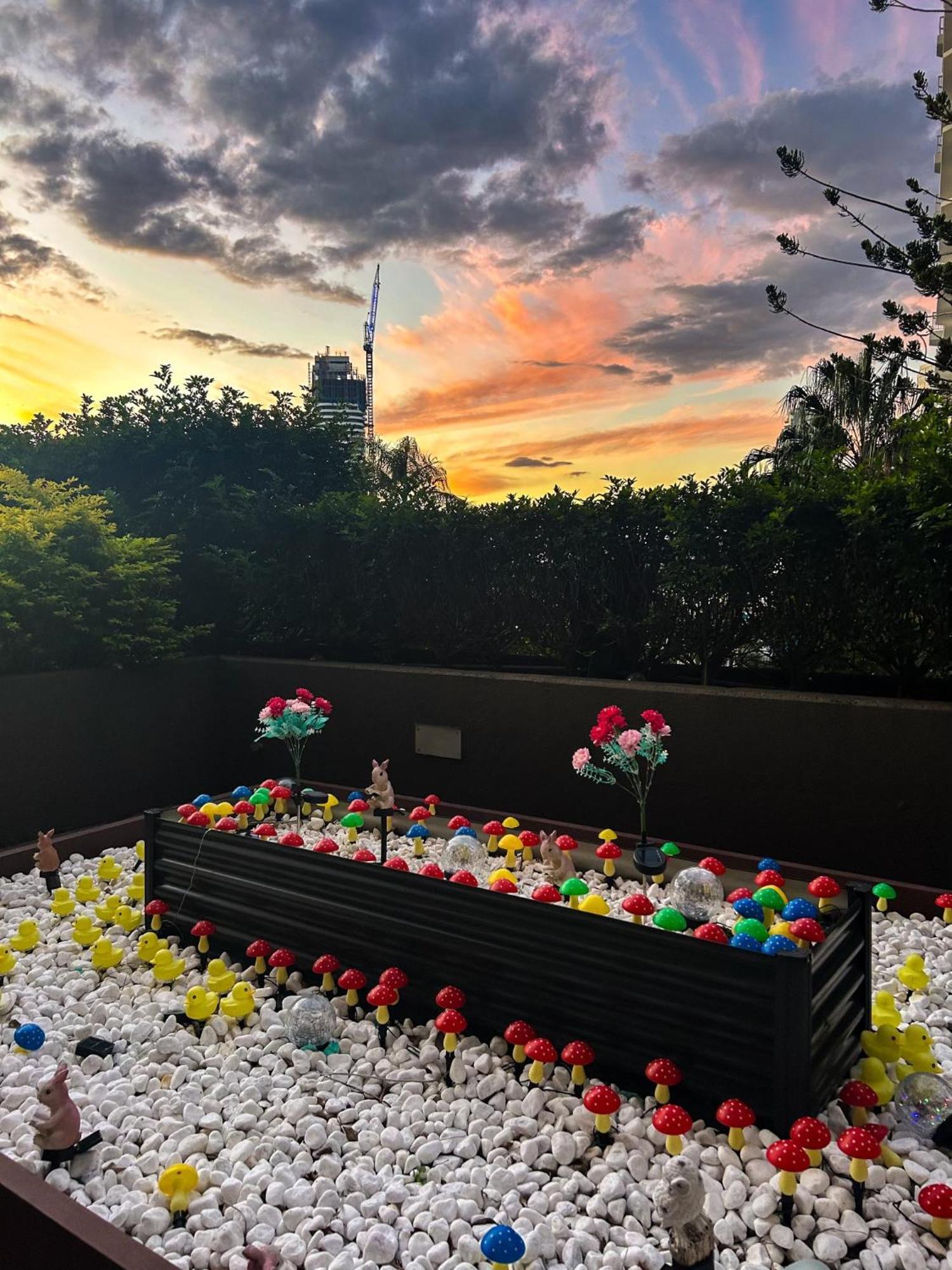 Tiki Hotel Apartments Surfers Paradise Gold Coast Dış mekan fotoğraf