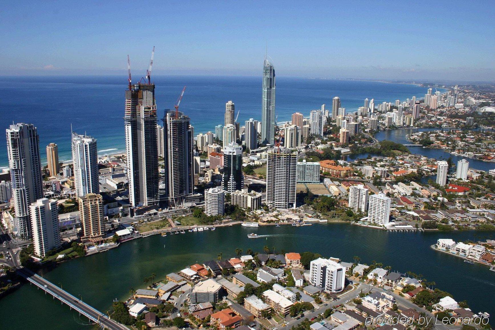 Tiki Hotel Apartments Surfers Paradise Gold Coast Dış mekan fotoğraf