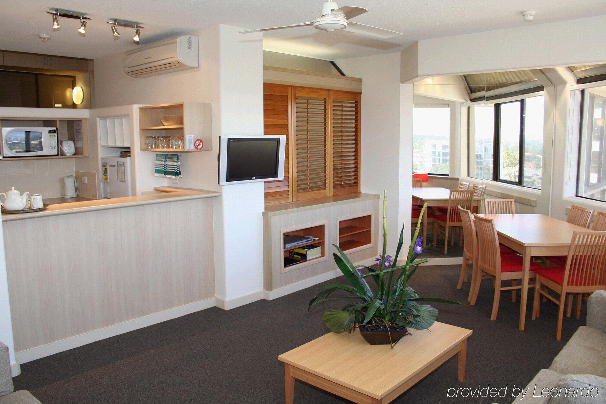 Tiki Hotel Apartments Surfers Paradise Gold Coast Dış mekan fotoğraf