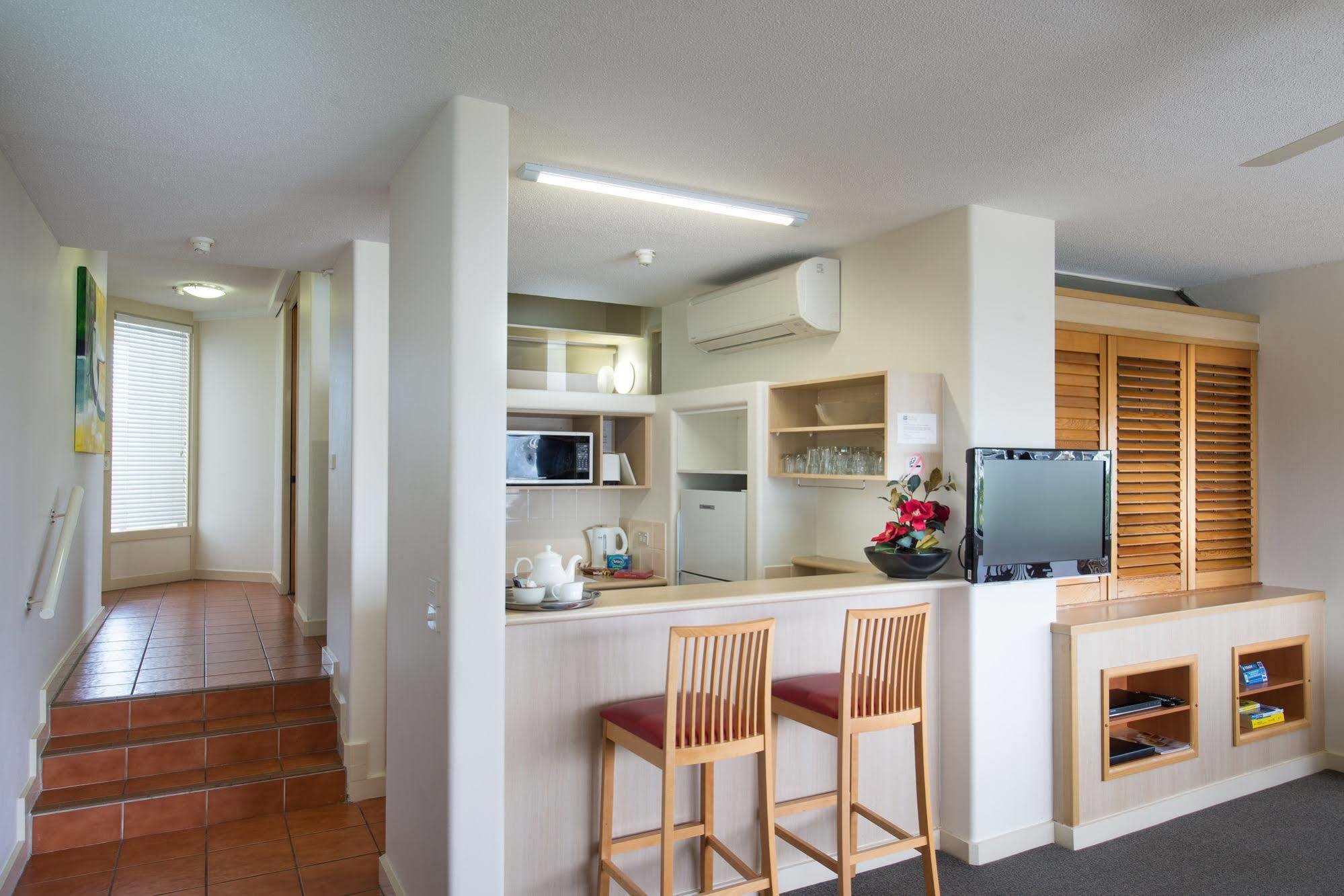 Tiki Hotel Apartments Surfers Paradise Gold Coast Dış mekan fotoğraf