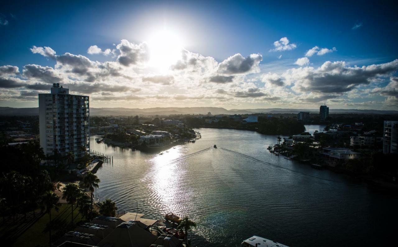 Tiki Hotel Apartments Surfers Paradise Gold Coast Dış mekan fotoğraf